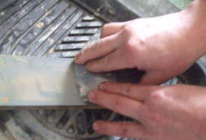 鉋刃の研ぎ：うら刃の研ぎ