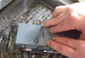 鉋刃の研ぎ：刃先の研ぎ