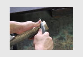 小刀の持ち方・削り方