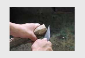 小刀の持ち方・削り方